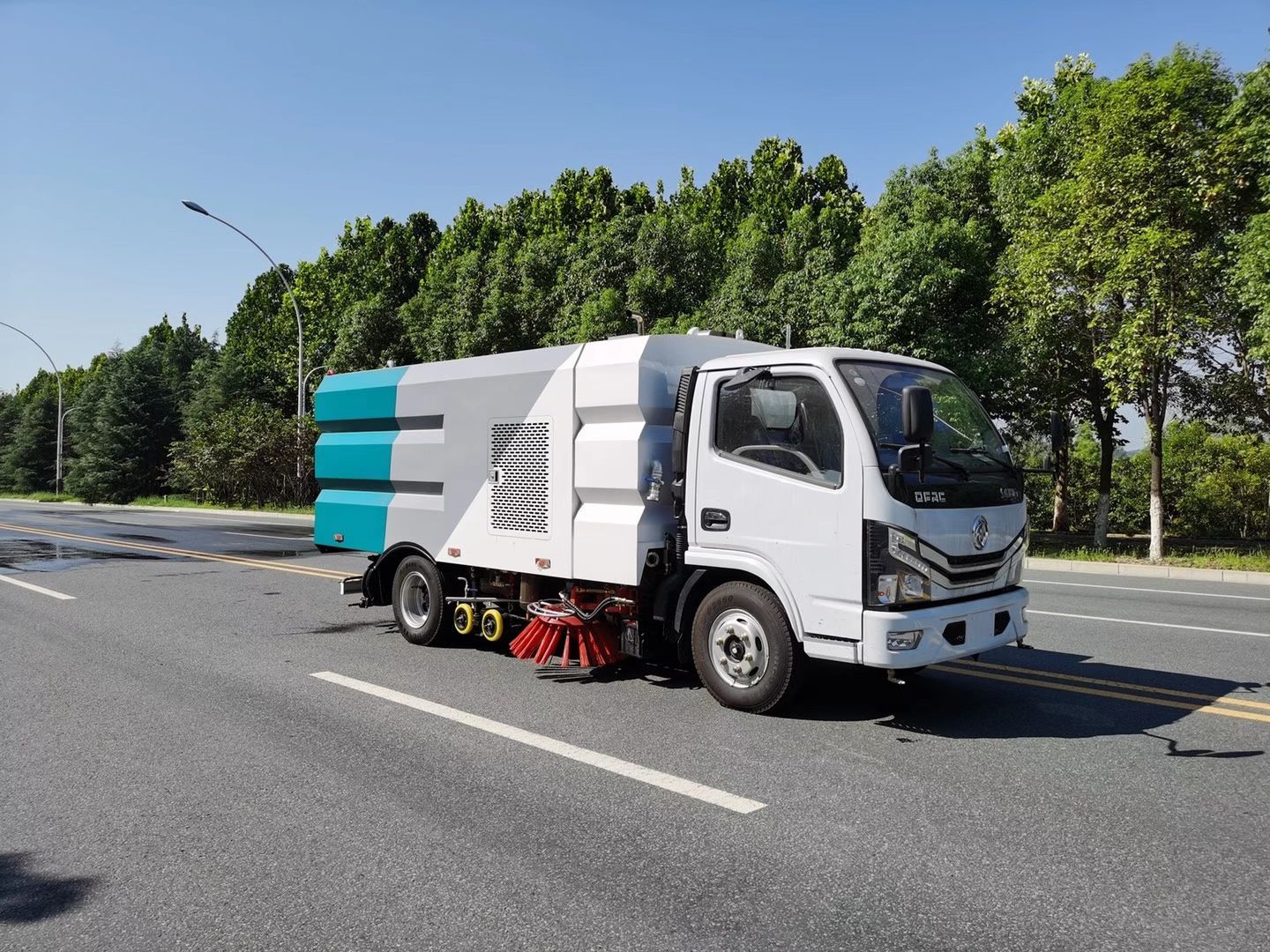 國六東風(fēng)小多利卡洗掃車